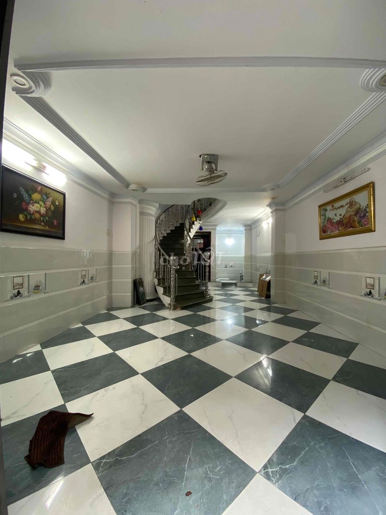 Rent a 5-story Bà Hạt District 10 at 18 million 4 x 11-4 p.m. sleep, 4 toilets, 2-foot alleys.