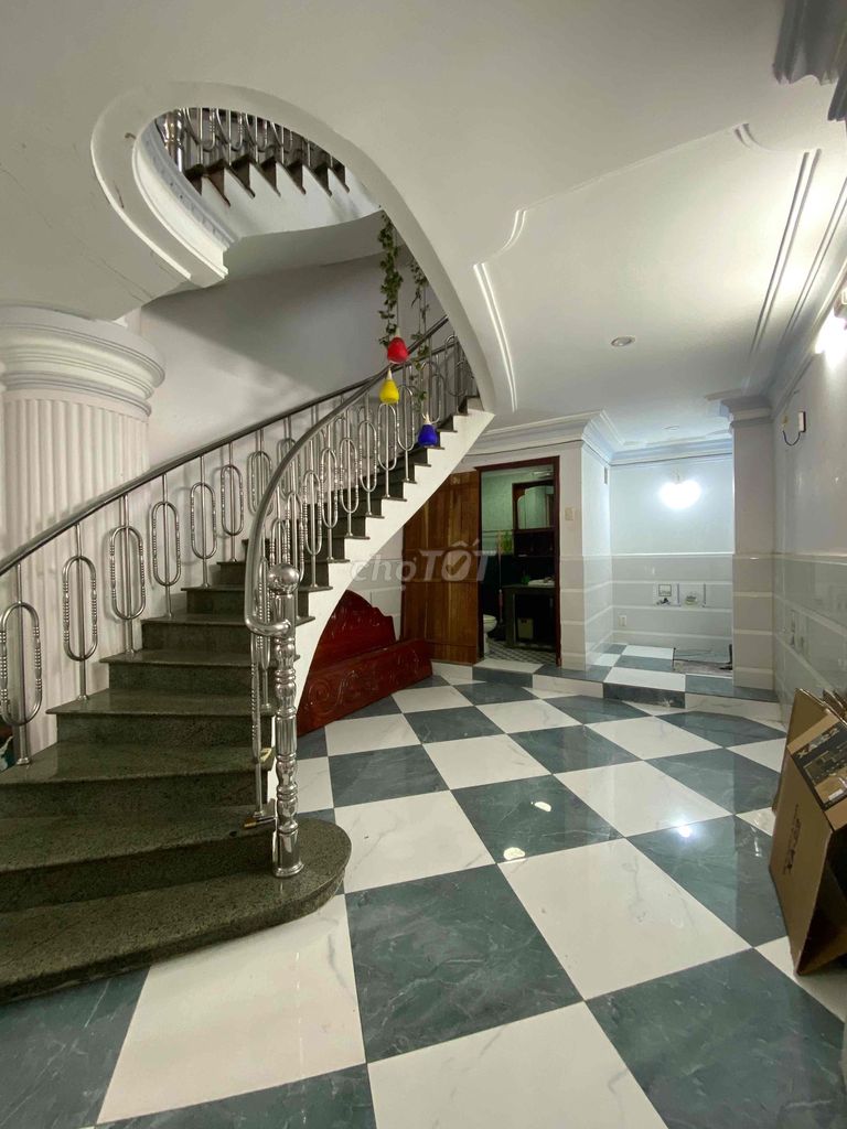 Rent a 5-story Bà Hạt District 10 at 18 million 4 x 11-4 p.m. sleep, 4 toilets, 2-foot alleys.
