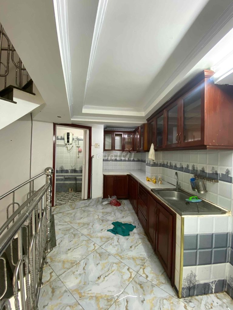 Rent a 5-story Bà Hạt District 10 at 18 million 4 x 11-4 p.m. sleep, 4 toilets, 2-foot alleys.