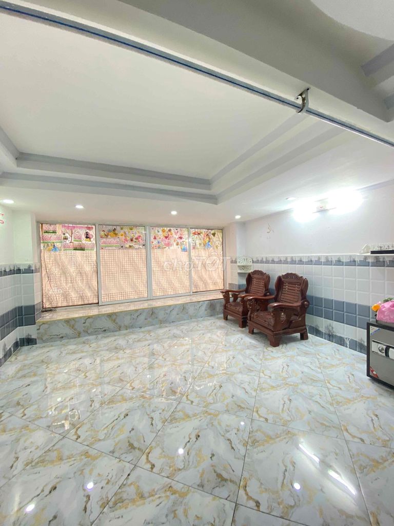 Rent a 5-story Bà Hạt District 10 at 18 million 4 x 11-4 p.m. sleep, 4 toilets, 2-foot alleys.