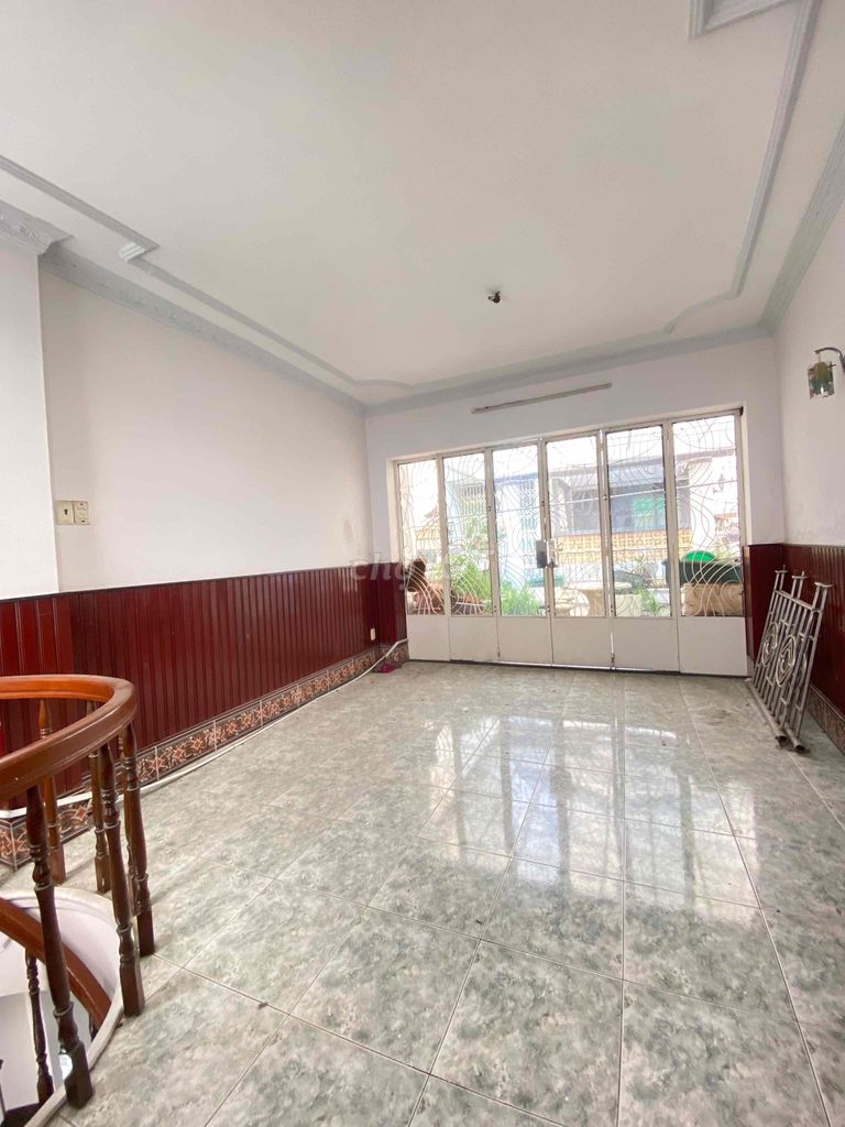 Rent a 5-story Bà Hạt District 10 at 18 million 4 x 11-4 p.m. sleep, 4 toilets, 2-foot alleys.
