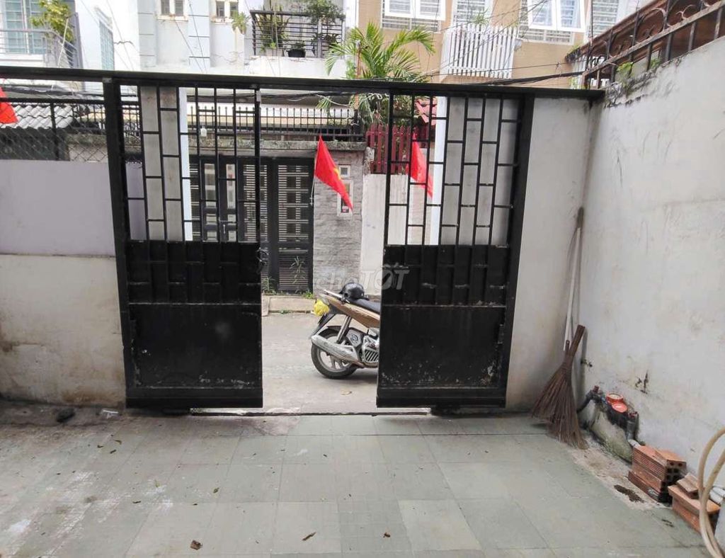 Home, Giáo Xứ Thanh Đa-Student road, by the river, alley pass.