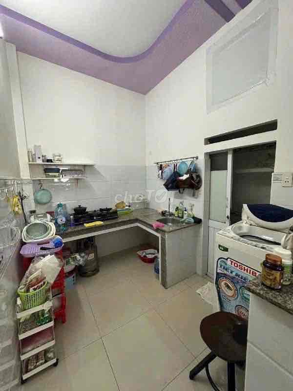 Rent a suite. Three bedrooms. Two toilets.