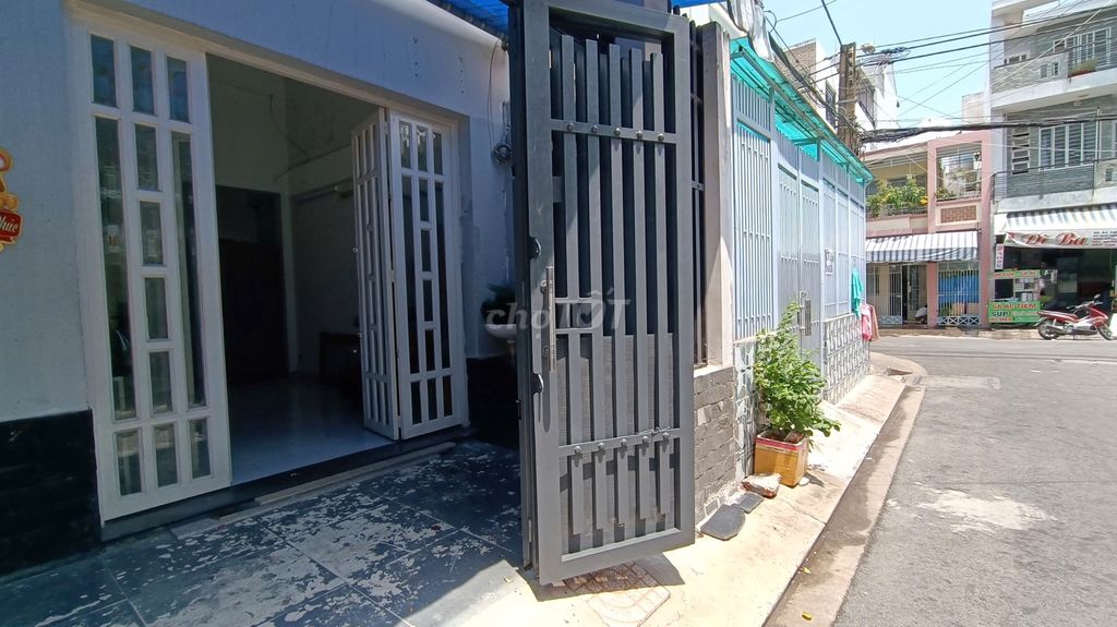 We're renting Phú Thọ Hòa