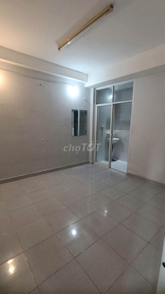 We're renting Phú Thọ Hòa