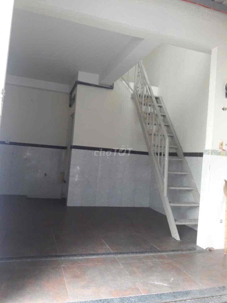 Rent 5 million, Huỳnh Văn Nghệ, 1 pngu, a bathroom, with air conditioning available.