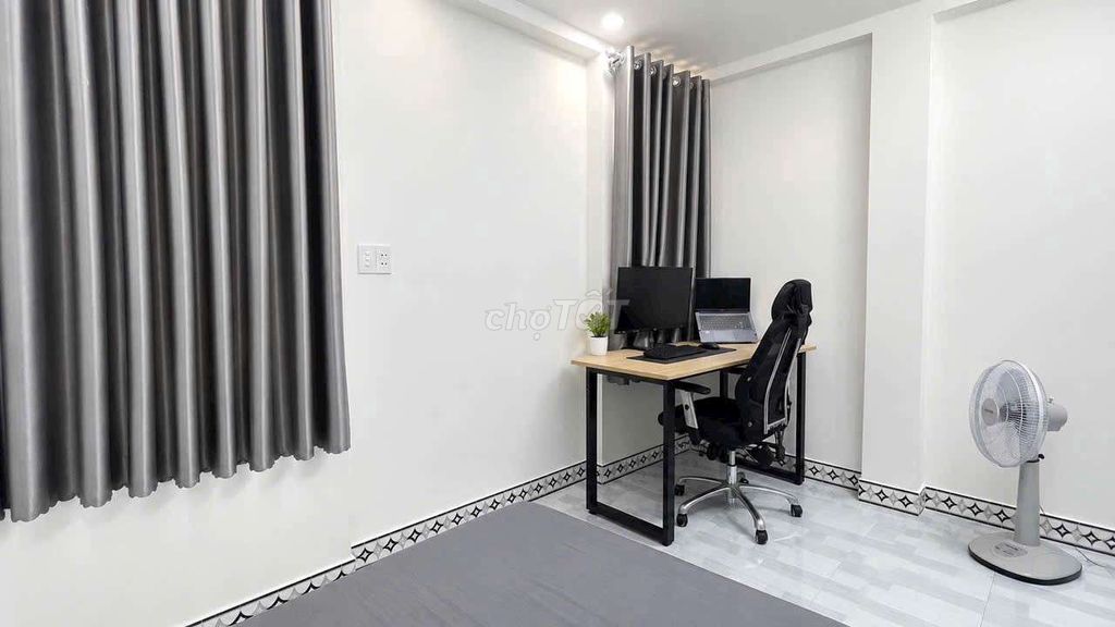 Internal building, Hoàng Sa Alley, written ceiling. Four stories, three bedrooms, three toilets.