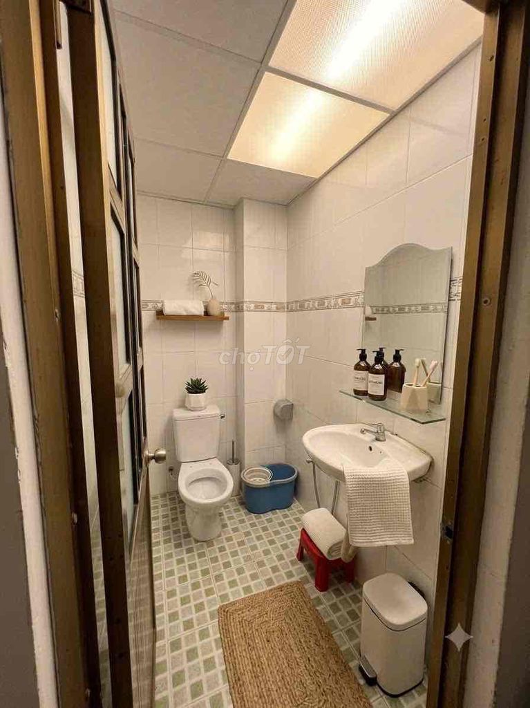 Rent the entire apartment, Airbus, truck alley, business.