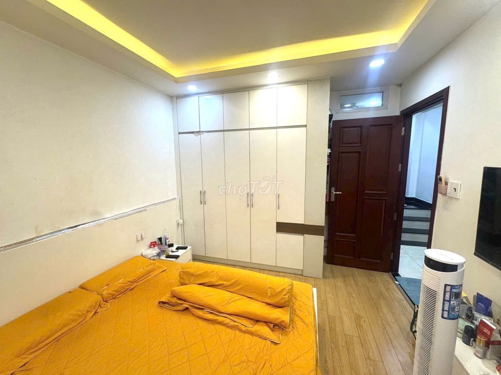The Quốc lộ 13 Cash House is now the Great Thủ Đức, the three cars.