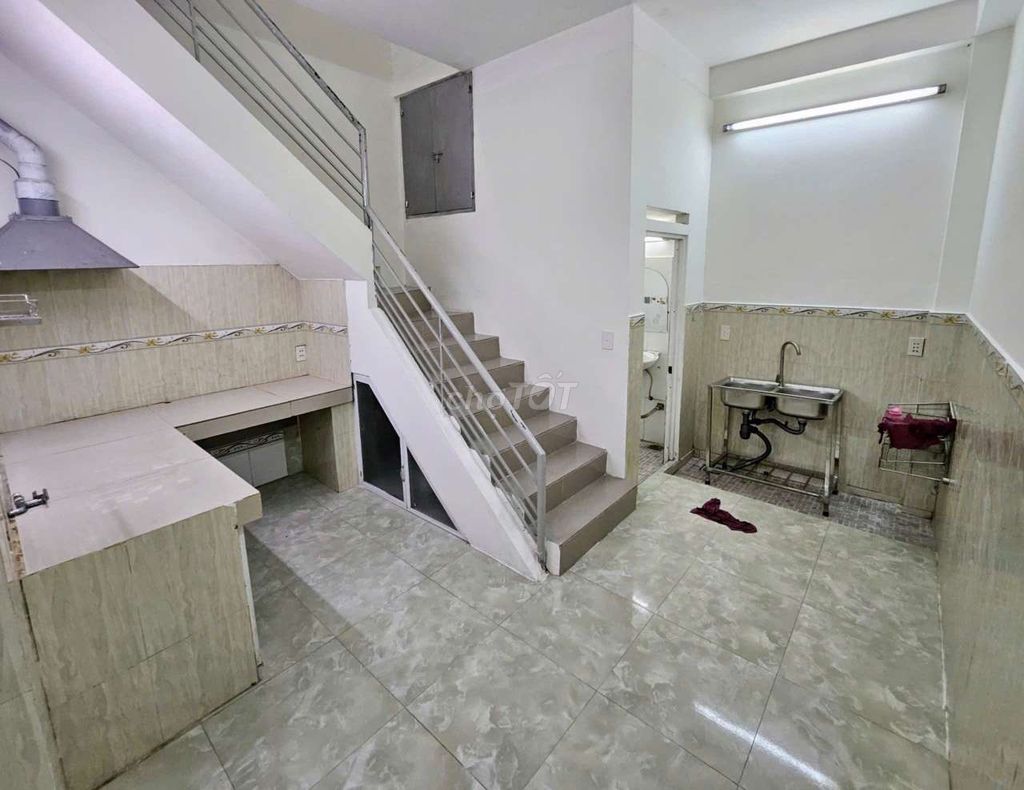 Room 2 Lê Văn Quới