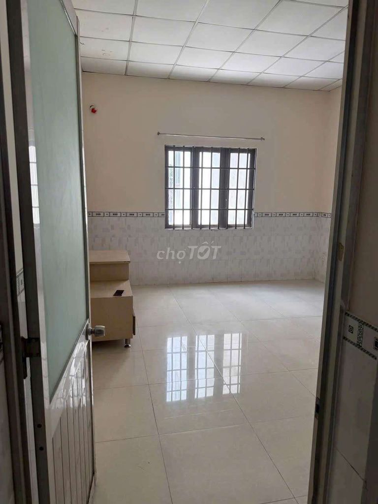 Home near the market lead source area: 4 x 18 meters-11 floors, 3 bedrooms, 2 toilets
