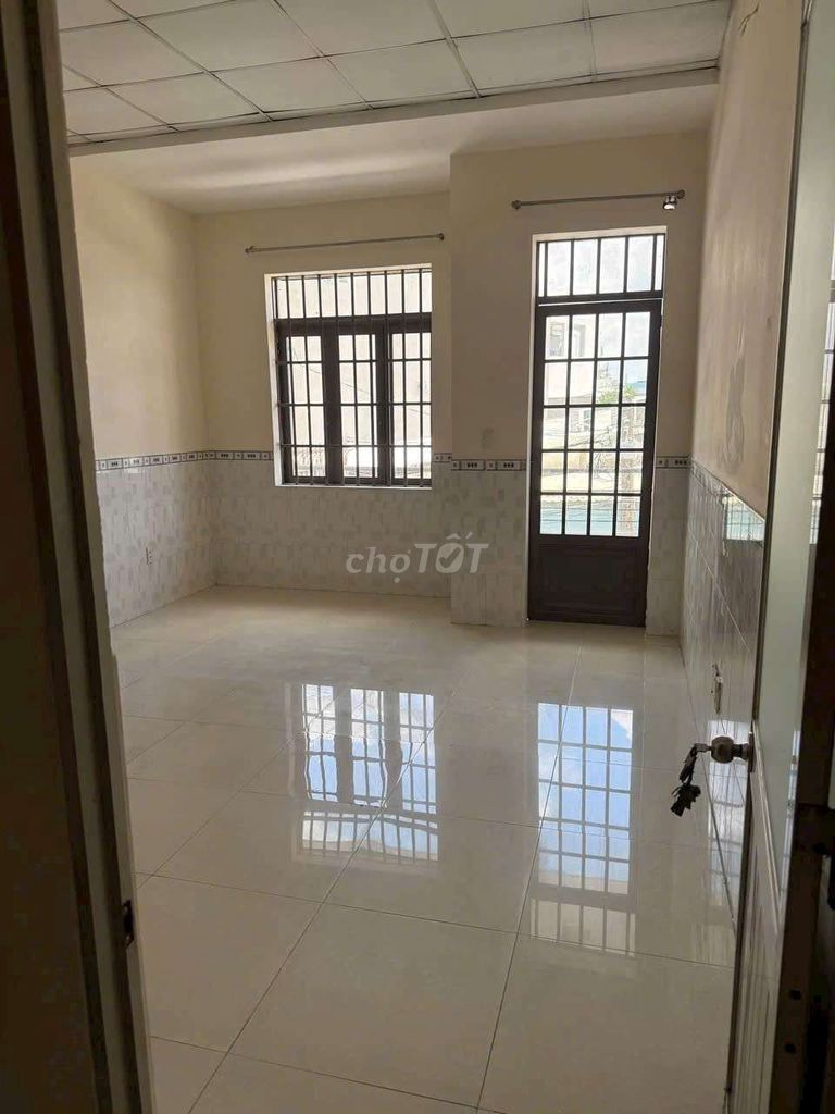 Home near the market lead source area: 4 x 18 meters-11 floors, 3 bedrooms, 2 toilets