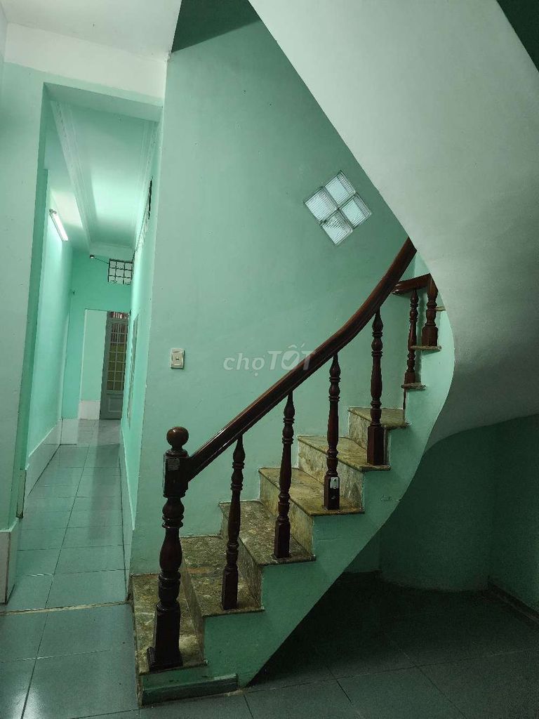 Rent Lê Đức Thọ three bedrooms. Two toilets cost nine million a month.