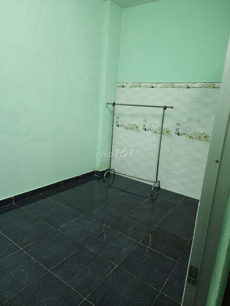 Rent Lê Đức Thọ three bedrooms. Two toilets cost nine million a month.