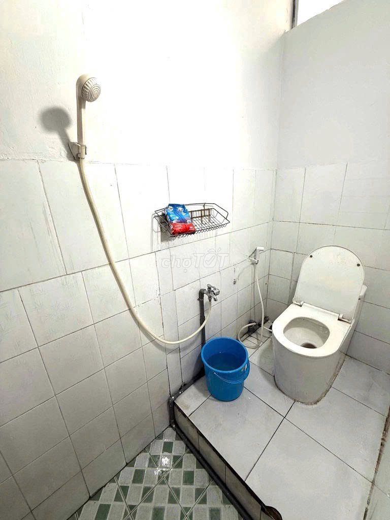 It's a two-room Vườn Lài motorway. New fee.