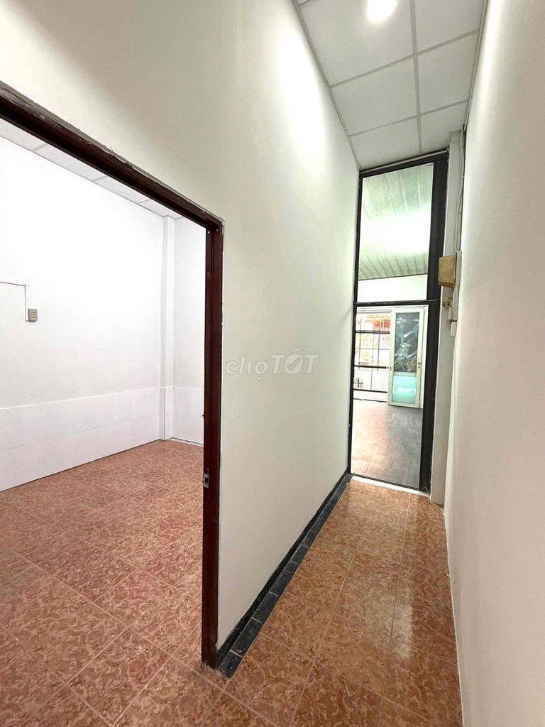 It's a two-room Vườn Lài motorway. New fee.