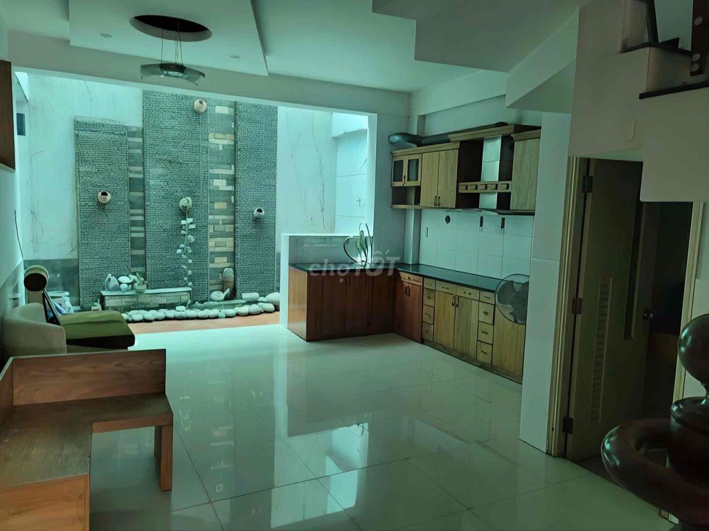 Rent the Kadc helam 5 x22 1 st floor 2th floor four bedroom 4 toilets near metro
