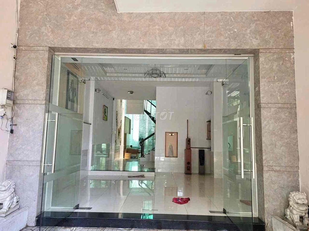 Rent the Kadc helam 5 x22 1 st floor 2th floor four bedroom 4 toilets near metro