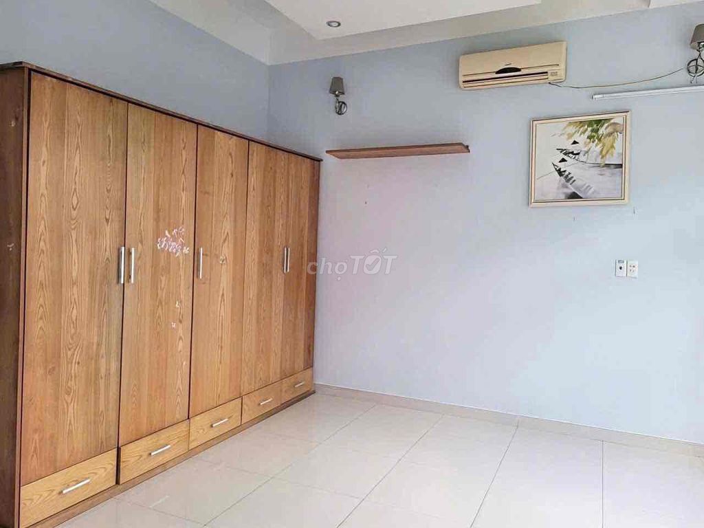 Rent the Kadc helam 5 x22 1 st floor 2th floor four bedroom 4 toilets near metro