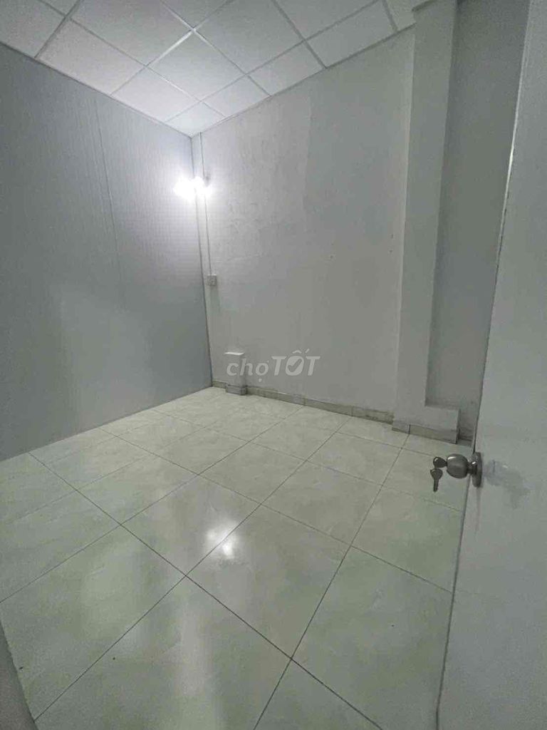 Rent the original house near the Nguyễn Oanh Alpha Bridge.