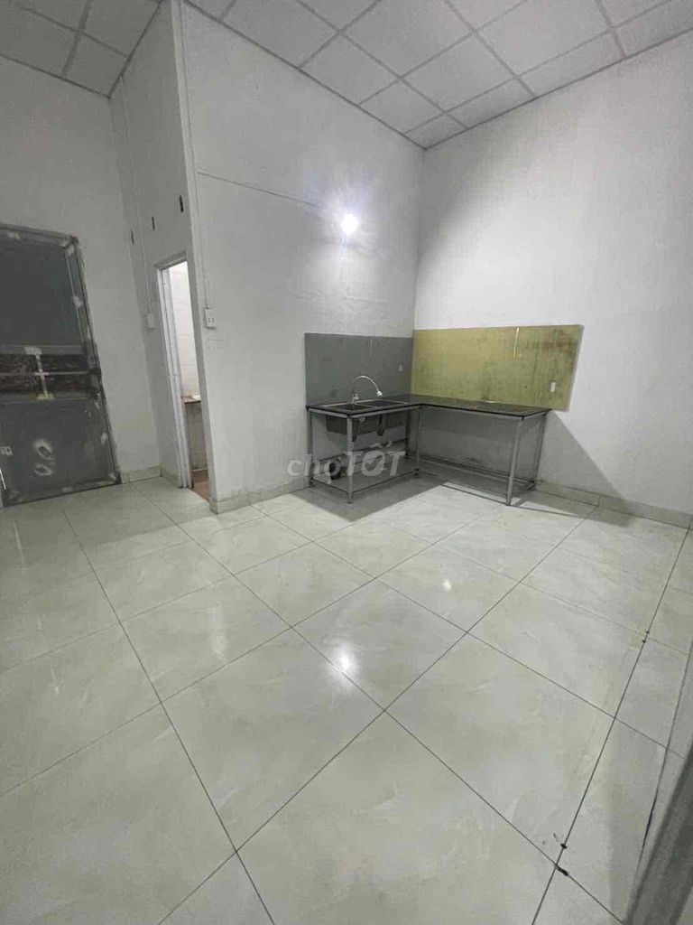 Rent the original house near the Nguyễn Oanh Alpha Bridge.