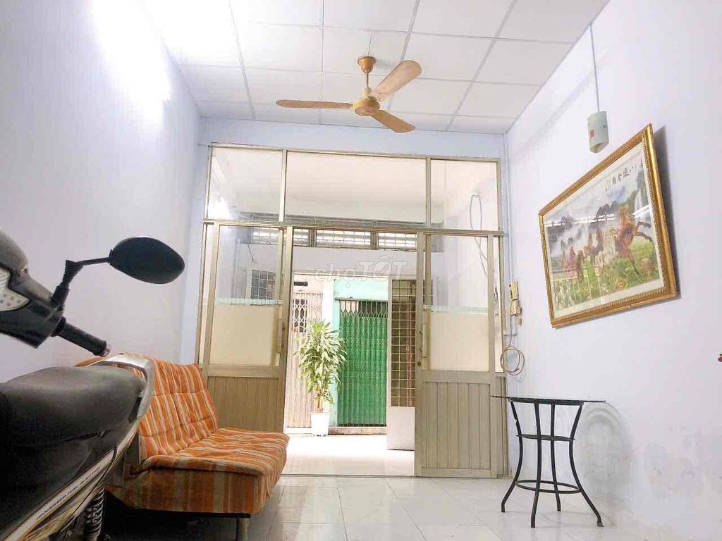 The alley - cmt8 District 10 - 2 bedroom 2 - The bathroom - In & KTTS is quite ok