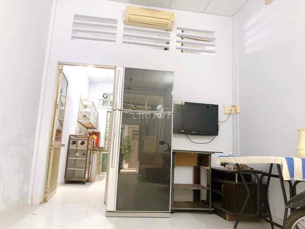 The alley - cmt8 District 10 - 2 bedroom 2 - The bathroom - In & KTTS is quite ok