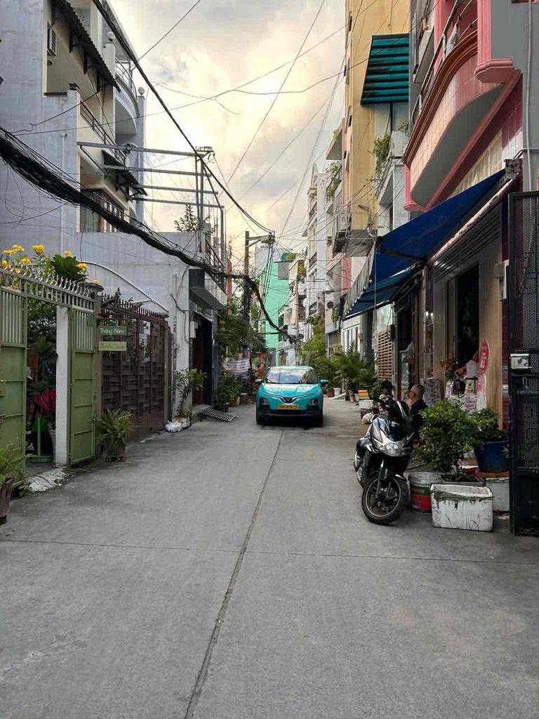 The alley - cmt8 District 10 - 2 bedroom 2 - The bathroom - In & KTTS is quite ok