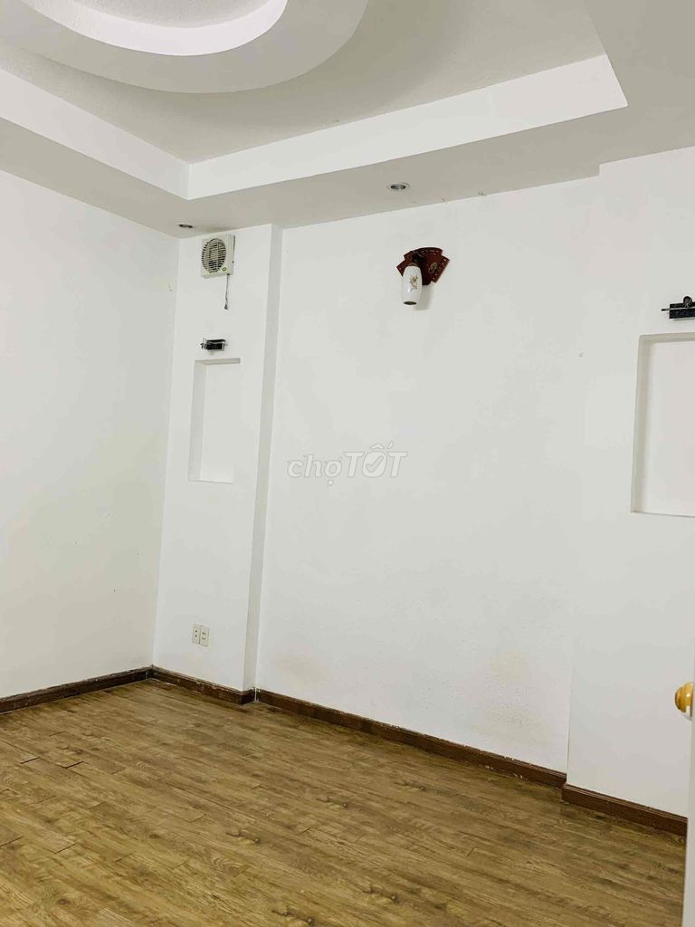 2 rooms 6 x 8 Cách Mạng Tháng 8