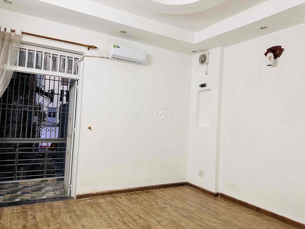 2 rooms 6 x 8 Cách Mạng Tháng 8