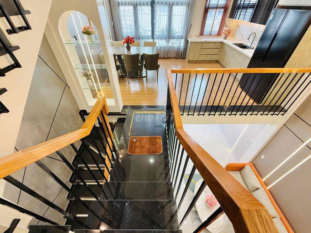 Rent a new street building full interior like Huỳnh Văn Nghệ-712.