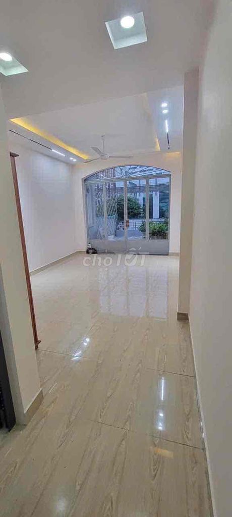 Six bedrooms, six toilets, four x23 meters, Trường Chinh, 134 14, Tân Bình