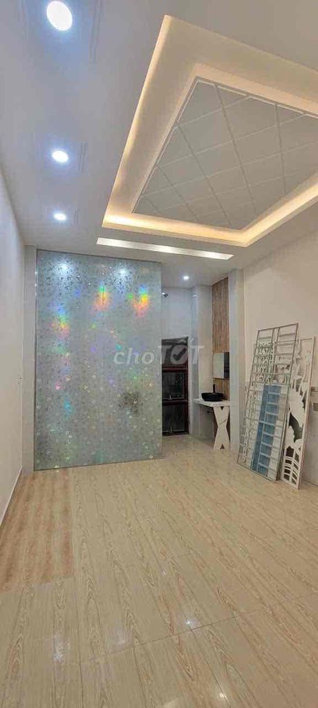 Six bedrooms, six toilets, four x23 meters, Trường Chinh, 134 14, Tân Bình