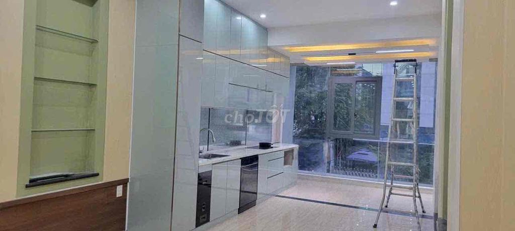 Six bedrooms, six toilets, four x23 meters, Trường Chinh, 134 14, Tân Bình