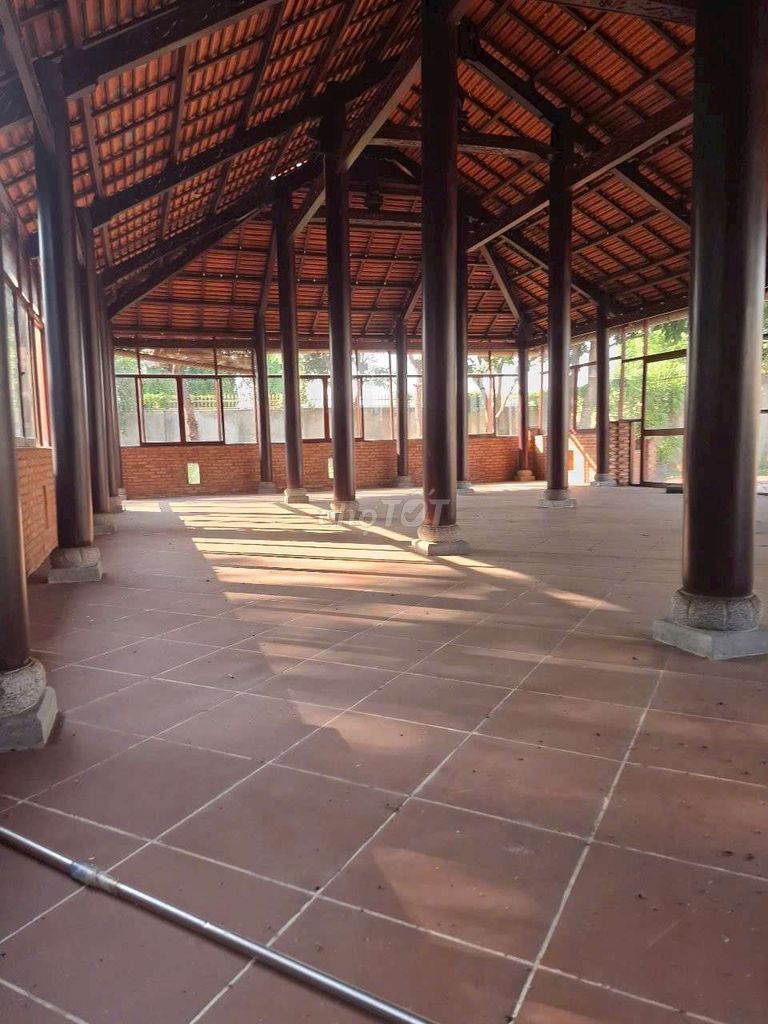 Rent at 1200 M2 for 10 triue