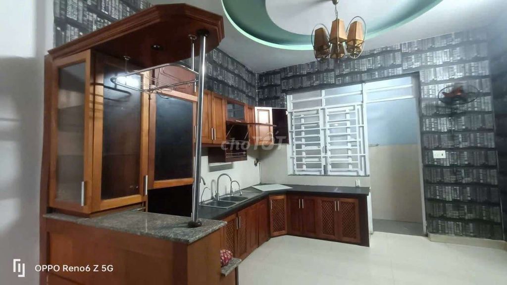 Rent the fun house, where four bedrooms are found. Four toilets cost 12 million.