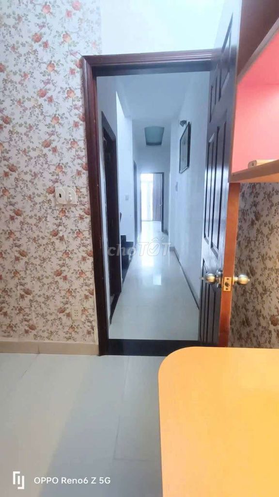 Rent the fun house, where four bedrooms are found. Four toilets cost 12 million.