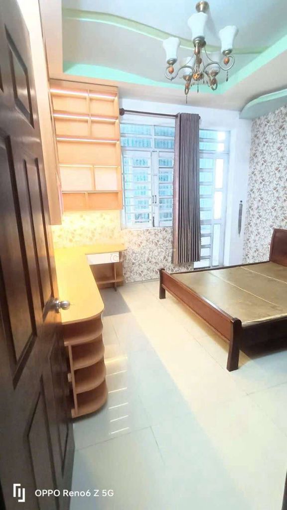 Rent the fun house, where four bedrooms are found. Four toilets cost 12 million.