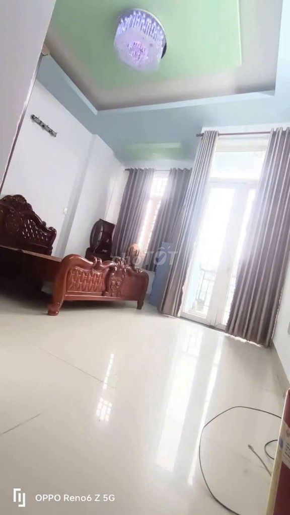 Rent the fun house, where four bedrooms are found. Four toilets cost 12 million.