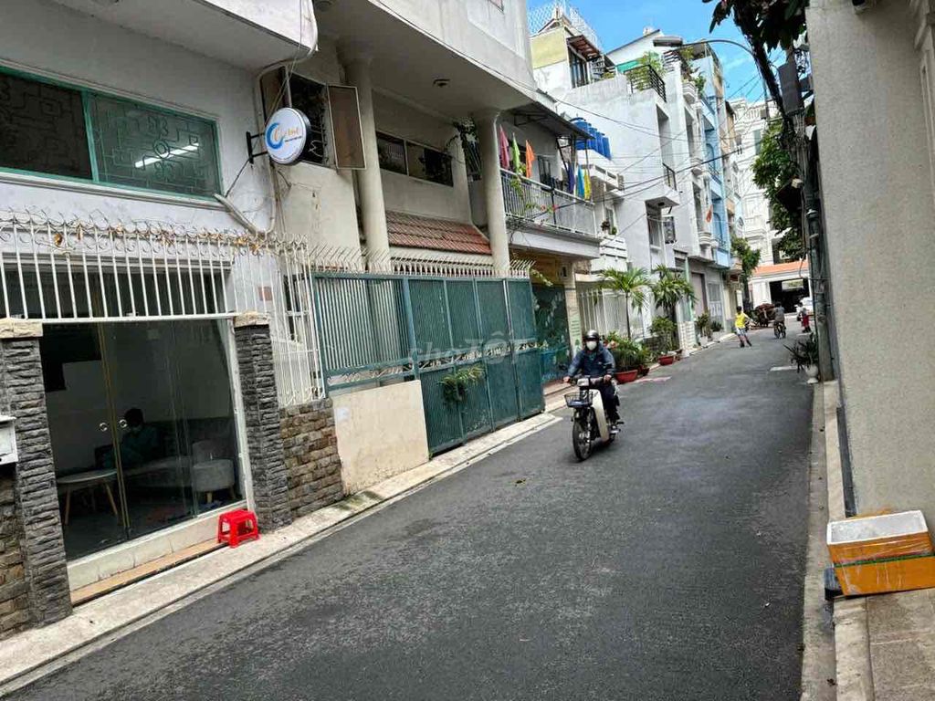 A two-way alley building. One centimeter 8th Street, Q.Tân Bình - 4.5 x 8.5 meters - 13.5 million