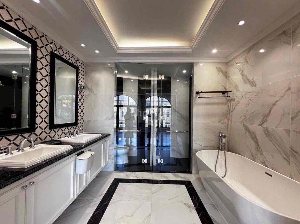 The house is so beautiful and beautiful! Two fronts! Nice furniture!