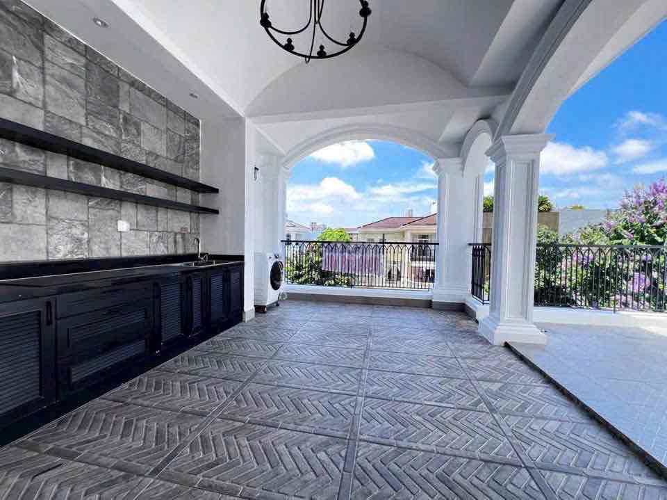 The house is so beautiful and beautiful! Two fronts! Nice furniture!