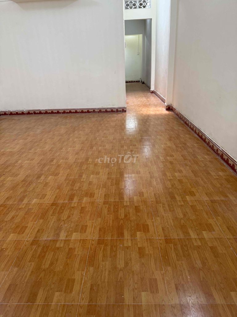 The house is rented right now, 4 x 16 with a guard at 2 toilets, secure, clean neighborhood.