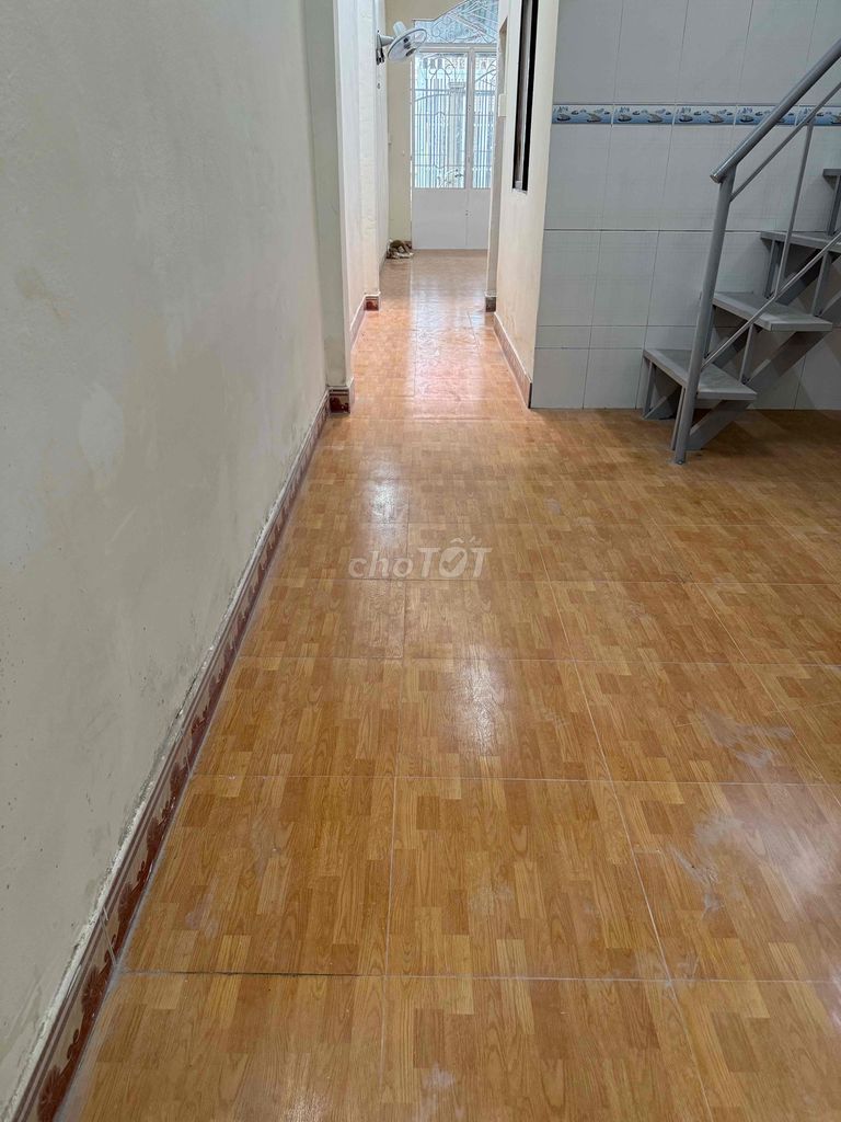The house is rented right now, 4 x 16 with a guard at 2 toilets, secure, clean neighborhood.