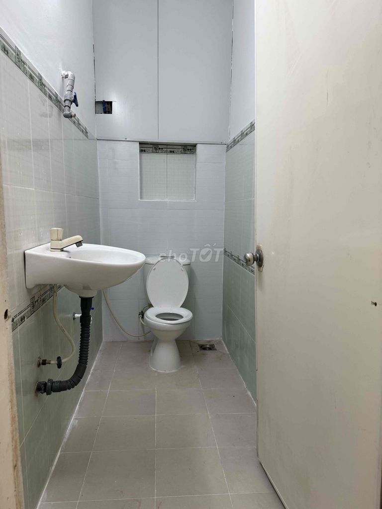 The house is rented right now, 4 x 16 with a guard at 2 toilets, secure, clean neighborhood.