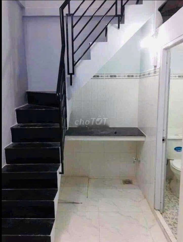Rent the entire 861 Trần Xuân Soạn alley.