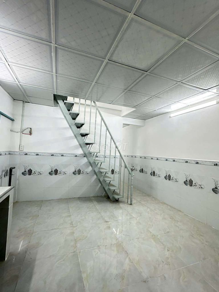 The cash house is 420 ft. The alleyway is super cheap.