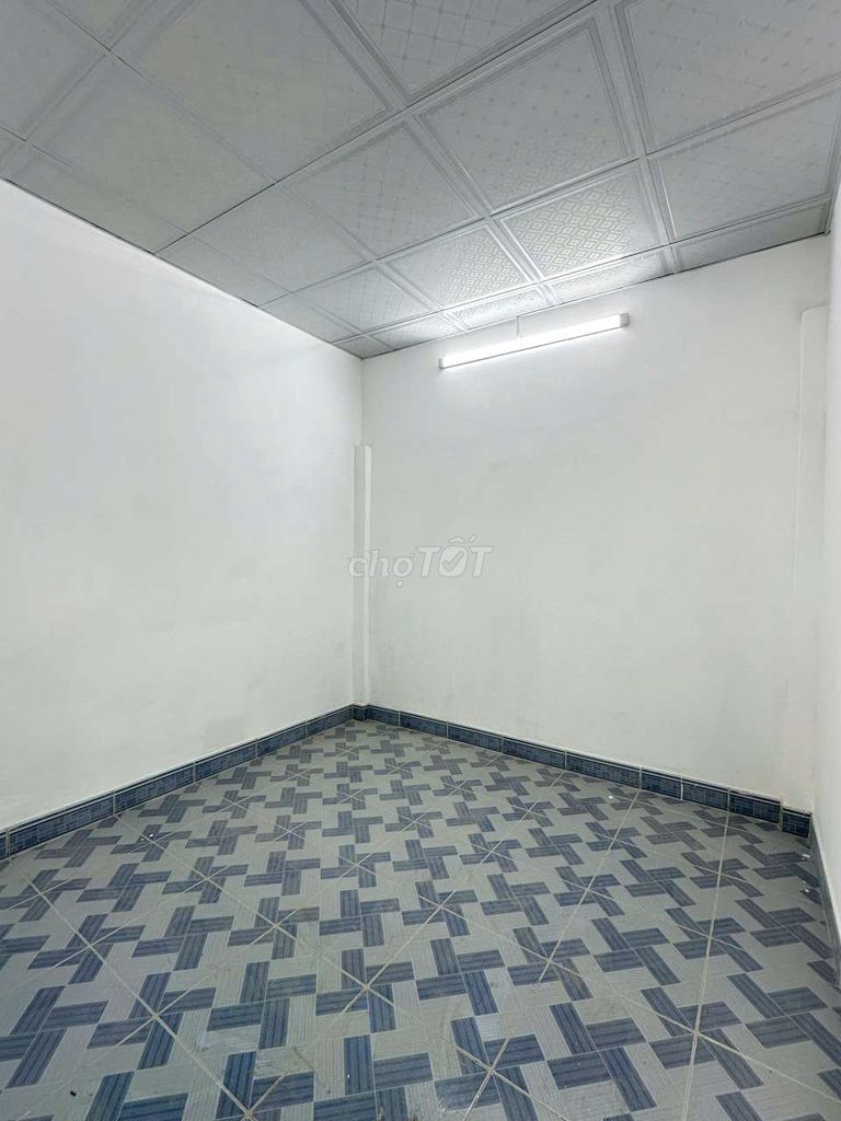 The cash house is 420 ft. The alleyway is super cheap.