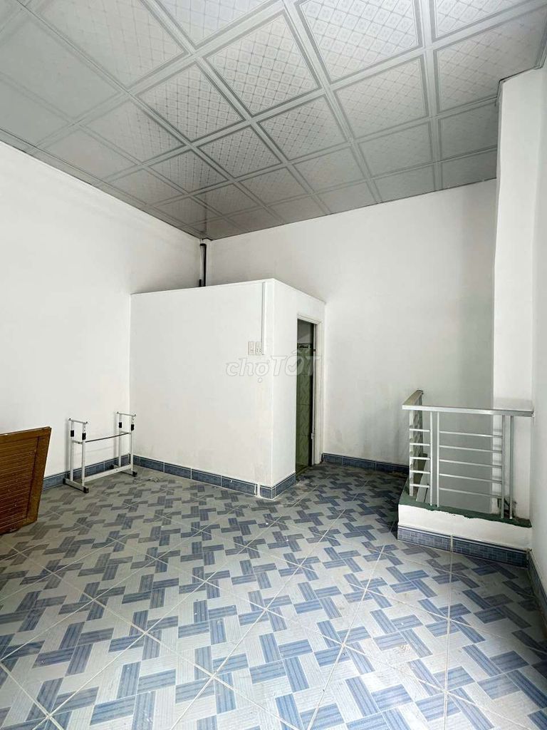 The cash house is 420 ft. The alleyway is super cheap.