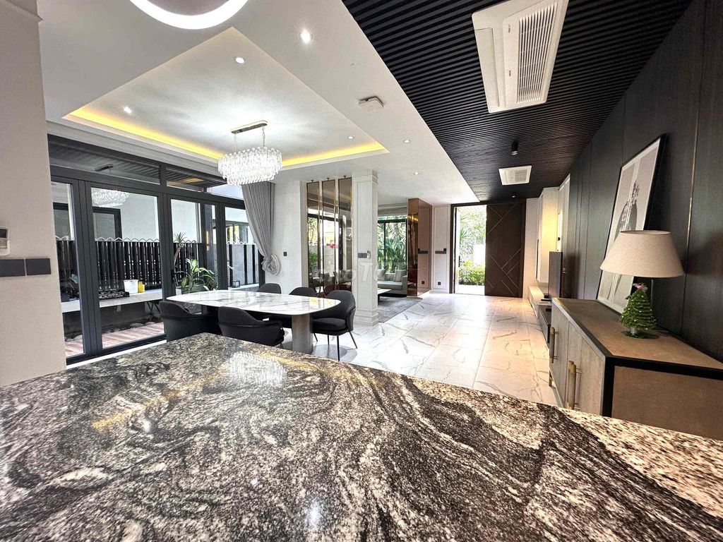 Rent a two-month Mỹ Hưng-five-price mansion - for only 132 million a month.